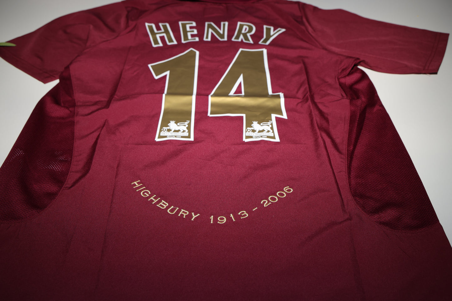 Maillot retro Arsenal version Highbury saison 2005/2006 - HENRY #14